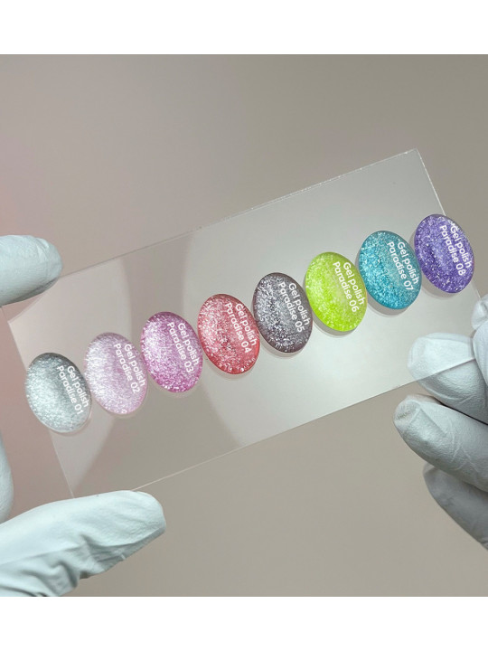 Paradise Gel Polish 01 – biały manicure ze srebrnymi płatkami