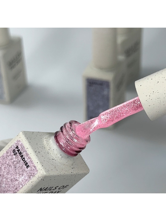 Paradise Gel Polish 02 – srebrne płatki, zbliżenie pędzelka