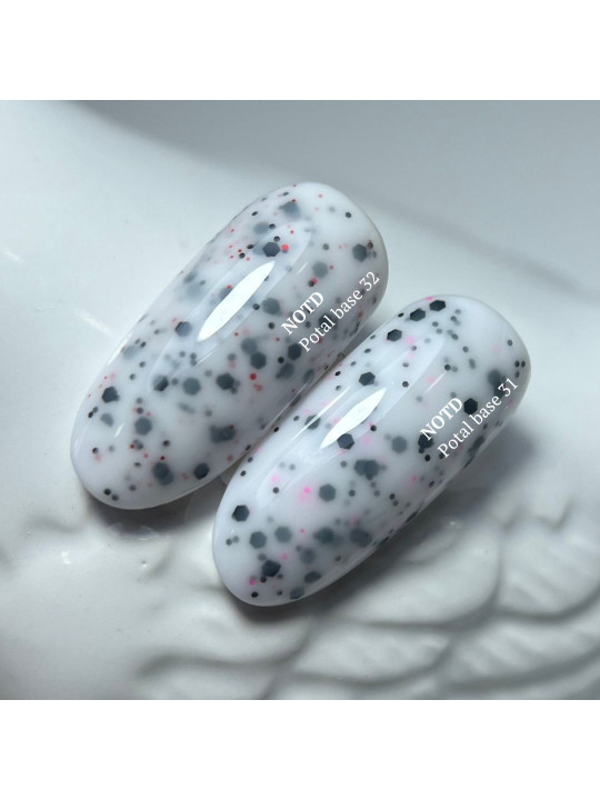 NAILSOFTHEDAY Potal Base 32 – Mleczna Baza Hybrydowa z Czarnym i Czerwonym Brokatem