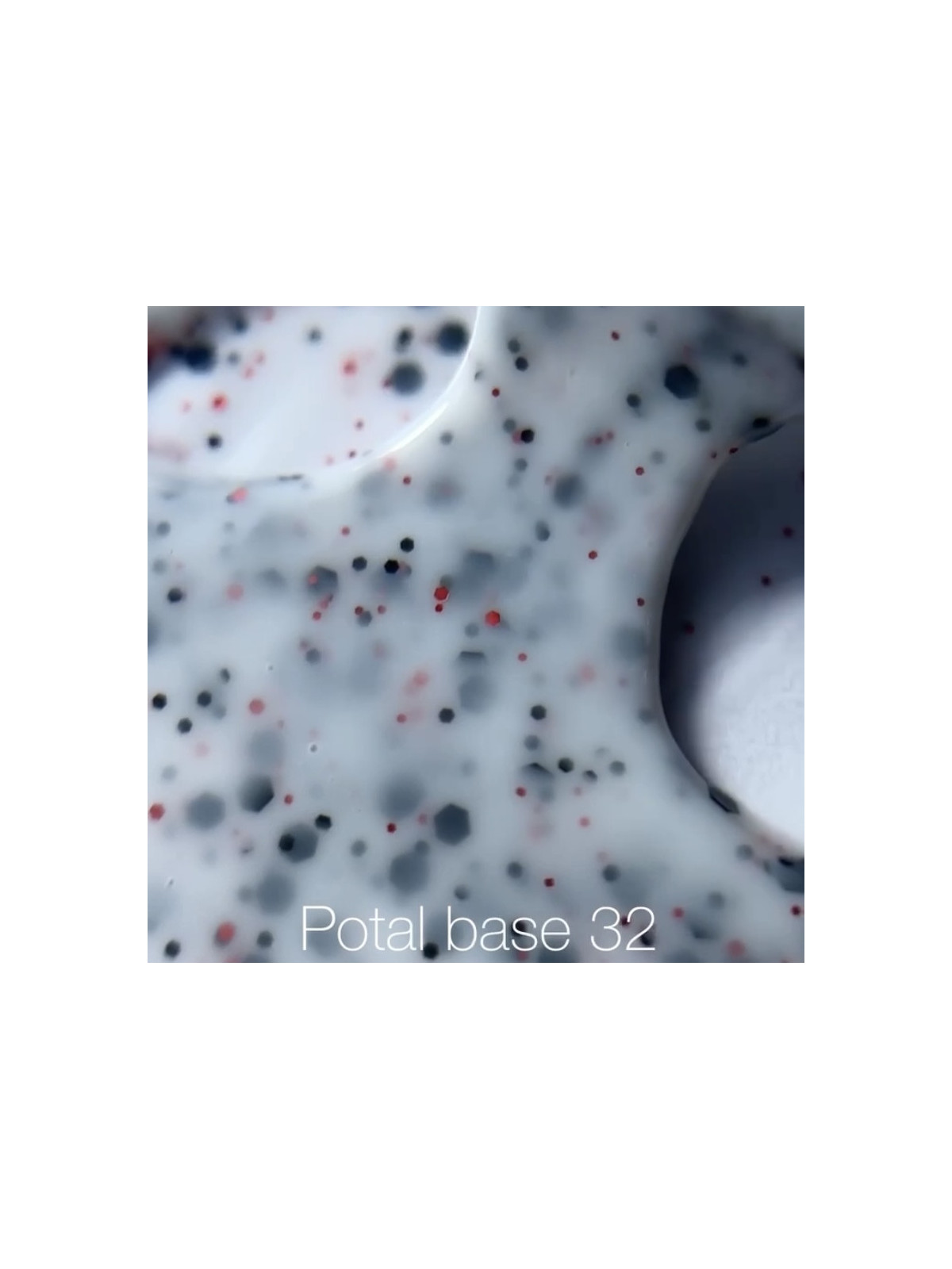 NAILSOFTHEDAY Potal Base 32 – Mleczna Baza Hybrydowa z Czarnym i Czerwonym Brokatem
